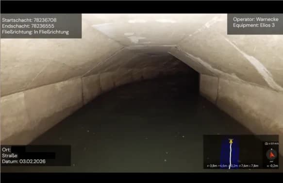 4K-Standbild aus einer Drohnenbefahrung mit eingeblendeten Messdaten zu Start- und Endschacht, Fließrichtung und Position