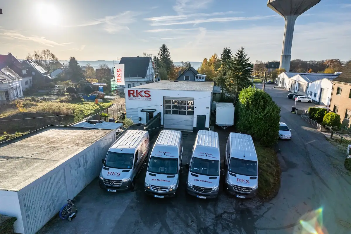 Betriebshof der RKS Rohr und Kanal Technik GmbH in Wuppertal mit Einsatzfahrzeugen
